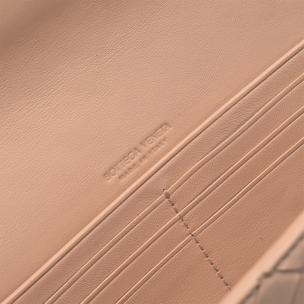 Bottega Veneta Andiamo Clutch(HIGH-END GRADE)