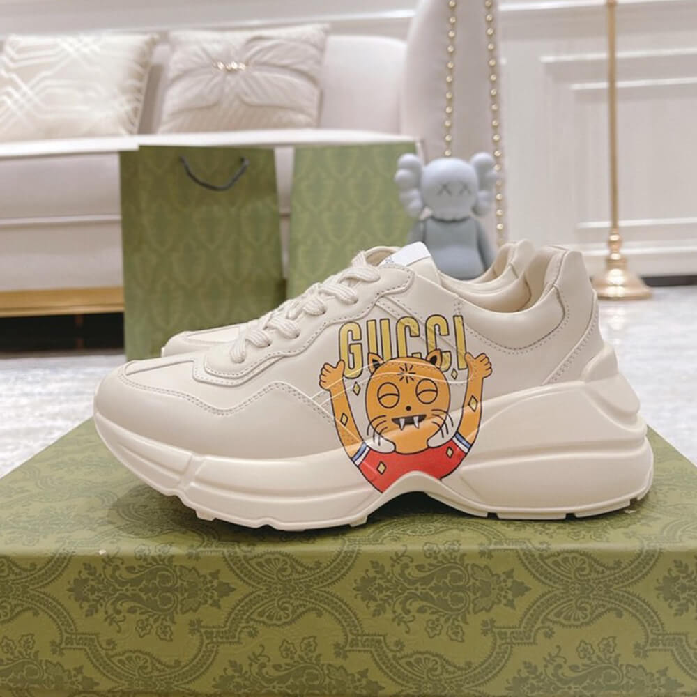Rhyton sneaker with cat print
