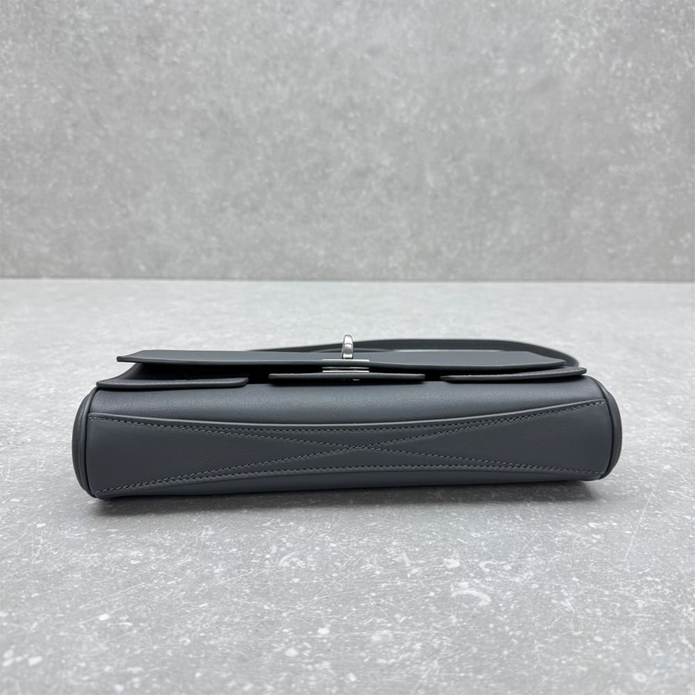 Balenciaga Women s Bel Air Clutch On Strap Small(HIGH-END GRADE)