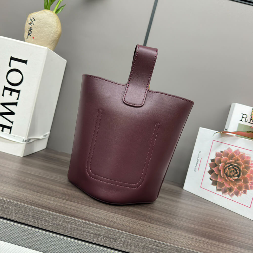 LOEWE Mini Pebble bucket in smooth calfskin(high-end grade)