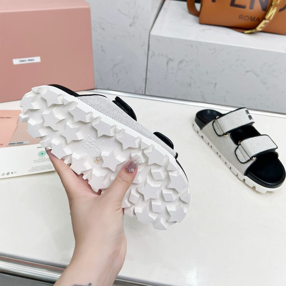 MiuMiu Canvas slides