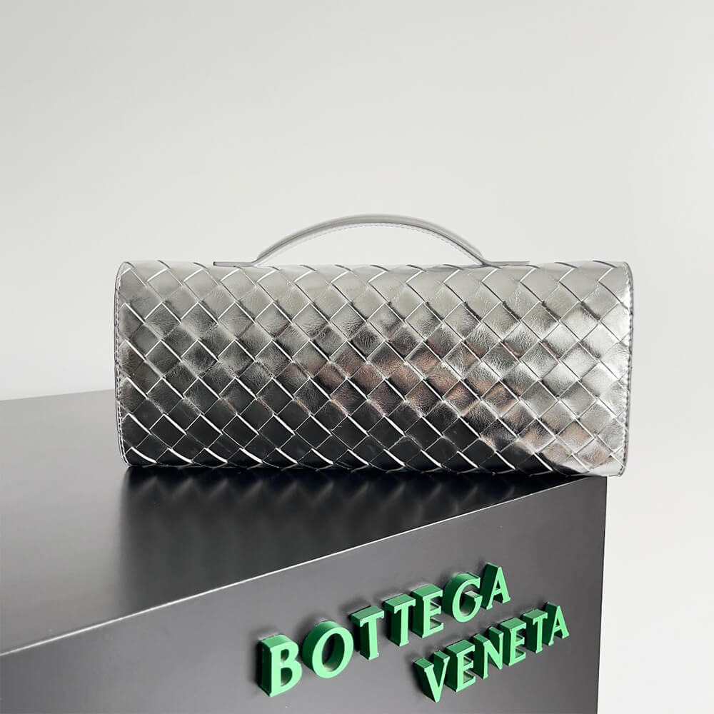 Bottega Veneta Andiamo Clutch(HIGH-END GRADE)