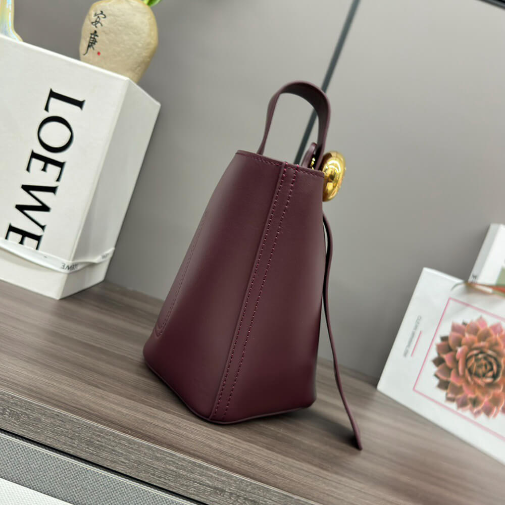 LOEWE Mini Pebble bucket in smooth calfskin(high-end grade)